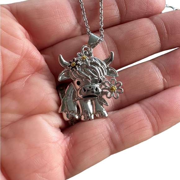 Highland Cow Pendant Silver Necklace - Picture 4 of 7